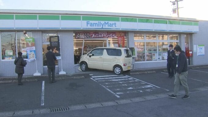 相次ぐ"ブレーキとアクセルの踏み間違い“　延岡市のコンビニに70代女性運転の軽乗用車突っ込む　けが人なし　|　MRTニュース ｜ ＭＲＴ宮崎放送
