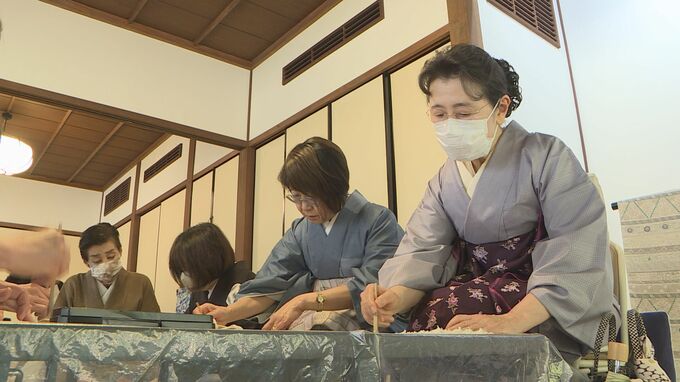 「日本固有の技術を見てもらいたい」着物の絵付け染め　展示会|TBS NEWS DIG
