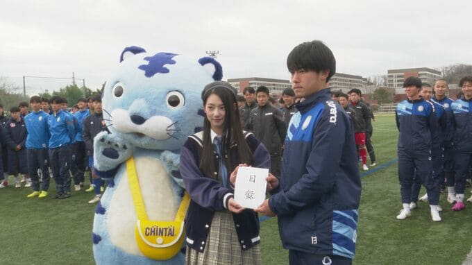 被災した高校生にエールを…「僕が見たかった青空」の吉本此那さんが高校生サッカー部員を激励|TBS NEWS DIG