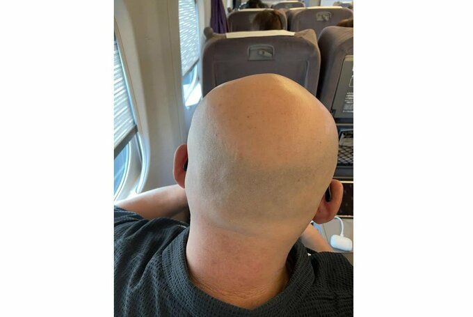 サンド・伊達みきおさん　新幹線で「僕の前に座った、スキンヘッドの少し怖い雰囲気の人」　芸人仲間に遭遇　「久しぶりに会ったなぁ。」|TBS NEWS DIG