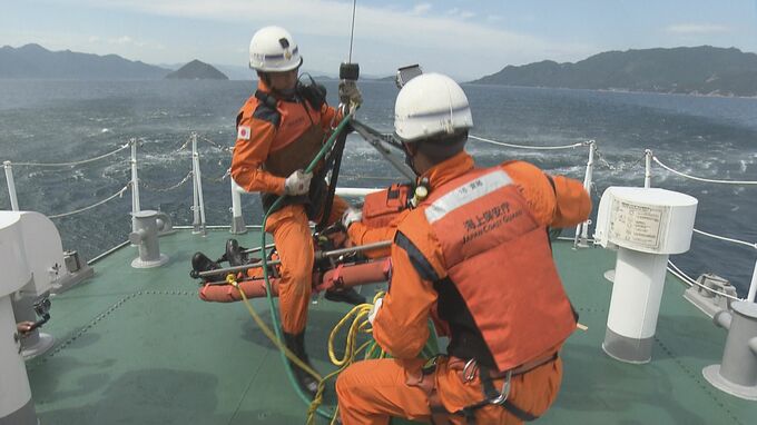 「特殊救難隊（トッキュー）」1.4万人から選ばれた38人の精鋭！海保のスペシャリストが広島湾で緊迫の合同訓練　|　RCC NEWS | 広島ニュース | RCC中国放送