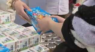 物価高騰の中…子育て家庭向けに食料など提供する「フードドライブ」 コメなど食料品や日用品など約1000点を提供 長野市 | SBC NEWS | 長野のニュース | SBC信越放送