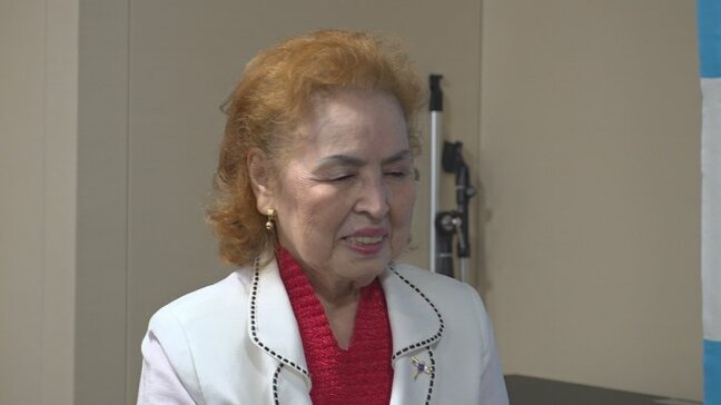 交通安全活動50年 高速道路SAでビラ配りや啓発グッズ作成など 事故防止に貢献した80歳女性に感謝状 山梨|TBS NEWS DIG