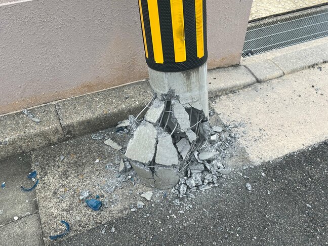 「トレーラーが電柱と衝突 電柱が斜めに…」と通報 けが人や停電はなし 広島|TBS NEWS DIG