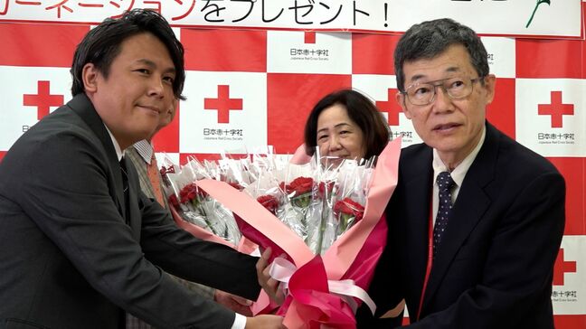 献血した人にカーネーションをプレゼント　5月11日の母の日前に　きっかけに献血への協力を【岡山】|TBS NEWS DIG