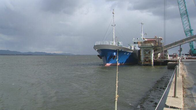 「貨物船が浅瀬に乗り上げた」　大橋川河口に近い中海の「松江港」で、貨物船が浅瀬に乗り上げて航行できなくなる事故が発生　島根県松江市|TBS NEWS DIG