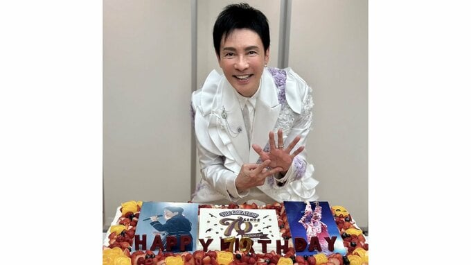 【 郷ひろみ 】 「70歳の誕生日、最高の1日だったよ。　みんな、ありがとう」　特大ケーキと笑顔　日本武道館でメモリアルコンサート開催|TBS NEWS DIG