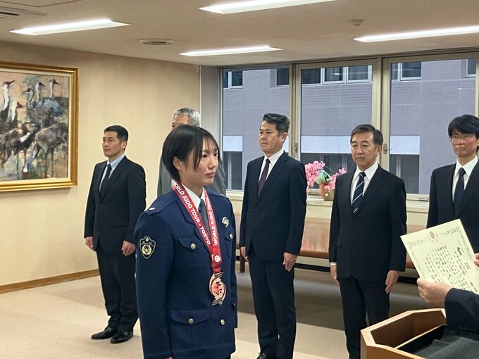 女性警察官が柔道の国際大会で銅メダル　県警本部長から表彰　国際大会で今年3回目の３位　目指すは世界選手権＆ロス五輪　|　福岡のニュース｜RKB NEWS｜RKB毎日放送