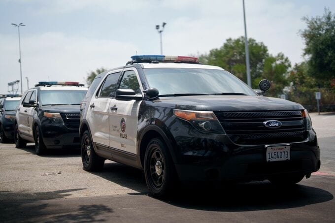 ＬＡイーストハリウッドで車が群衆に突っ込む－20人以上が負傷