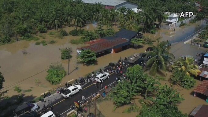 東南アジアなどで“近年最悪”の豪雨災害　インドネシア死者300人超　タイ南部の犠牲者は162人に　マラッカ海峡周辺で同時発生のサイクロンが要因？