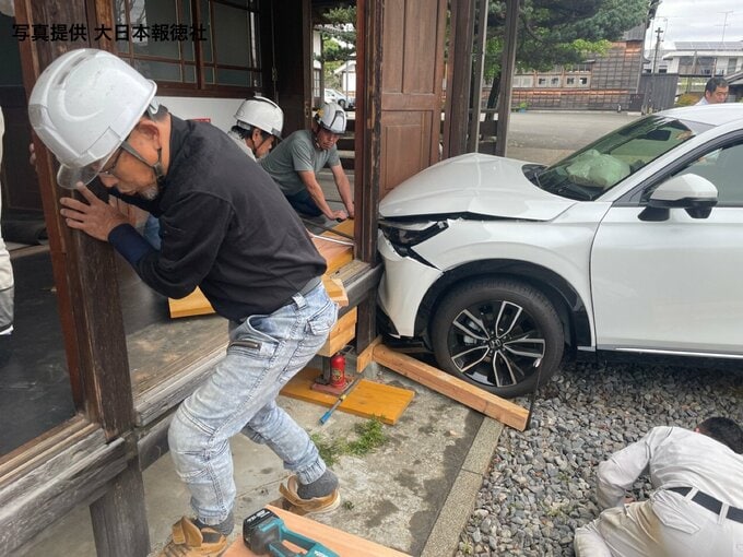 “二宮尊徳ゆかり”の施設に70代女性運転の車突っ込むアクセルとブレーキ踏み間違えたか けが人なし=静岡・掛川市　|TBS NEWS DIG