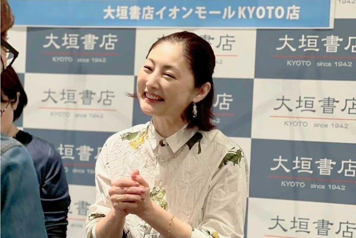 常盤貴子 】 京都で「握手＆書籍お渡し会」 「嬉しく、幸せな出逢いや