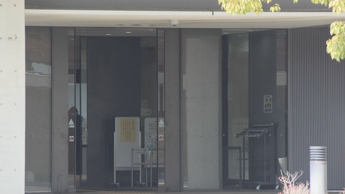 男子児童が首を圧迫され…約15分間意識失う 市教委が｢いじめ重大事態｣と認定 当時の状況は被害児童ともう一方の児童とで食い違う