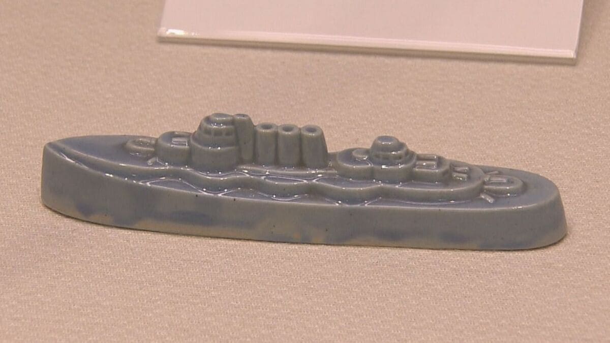 戦時下に戦意高揚に使われた言葉やデザインが施された約25点の生活用品を展示 ｢改めて考えてもらうきっかけに…｣  三重県総合博物館