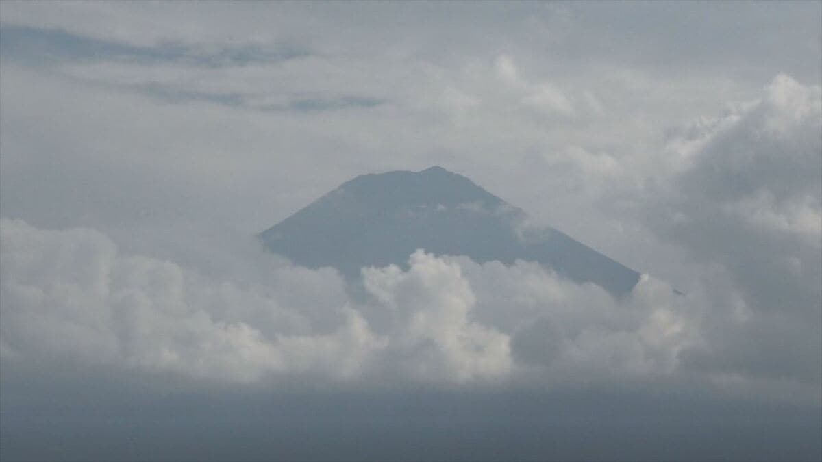 富士山頂付近で倒れる　台湾の男性が死亡　友人らから先行、1人で山頂を目指す　山梨県で死亡したのは今シーズン3人目