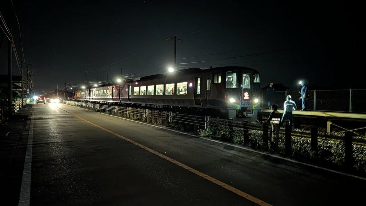 「死亡したのは大人の女性とみられる」JR土讃線で人が特急列車にはねられ死亡　午後7時半過ぎに運転再開（現場の様子動画あり）