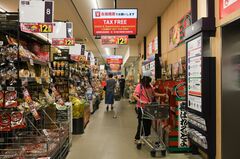 消費者物価は８カ月連続３％台、予想上回る－年内利上げ観測の支えに| TBS CROSS DIG with Bloomberg