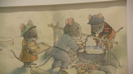 絵本作家の作品です。 14ひきのシリーズ」絵本作家・いわむらかずおさんの原画125点 竹