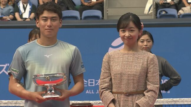 佳子さま「全日本テニス選手権」観戦　男子シングルス優勝・田口涼太郎選手に天皇杯授与　名誉総裁として|TBS NEWS DIG