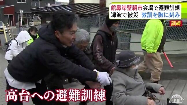 「地震も津波もあす、あさってに来るものと考えている」震災の教訓を忘れない　“名物朝市”が開催される青森県八戸市の「館鼻岸壁」で高台への避難訓練　東日本大震災から15年　3.11　#知り続ける|TBS NEWS DIG