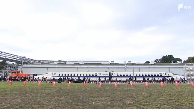 JR東海浜松工場で見学ツアー 新幹線1号車と16号車の2両編成に「鉄道模型でこういう形で遊んでいるので『似てるね』って」【静岡】|TBS NEWS DIG