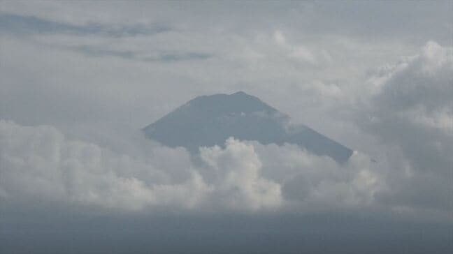 富士山頂付近で倒れる　台湾の男性が死亡　友人らから先行、1人で山頂を目指す　山梨県で死亡したのは今シーズン3人目|TBS NEWS DIG