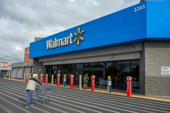 ウォルマート株急落、燃料高が収益を圧迫－小売価格引き上げを警告