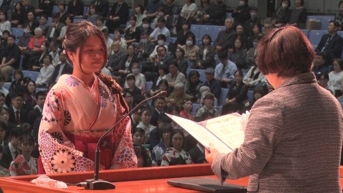 琉球大学で卒業式　学部生、院生の約1600人が旅立ち|TBS NEWS DIG