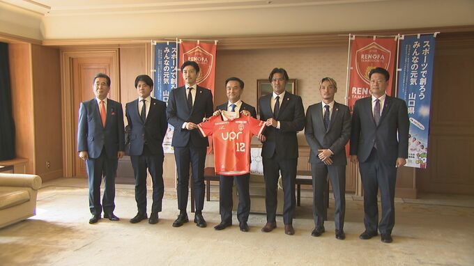 「最短でのJ2復帰」を誓う！レノファ山口新監督と選手が知事を表敬|TBS NEWS DIG