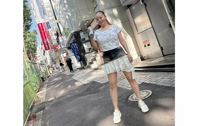 【 華原朋美 】　「家族でお寝坊さんしてご飯食べて渋谷に行っておもちゃ買ったり色々してきたよ♥」　オフショットを公開|TBS NEWS DIG