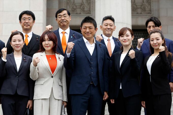 次期首相に迫る課題、右派ポピュリズム支持に傾く有権者の不満と離反