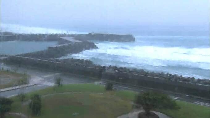 台風13号接近の奄美で外壁崩れ、土俵やぐら倒壊の被害(午前9時)　鹿児島|TBS NEWS DIG