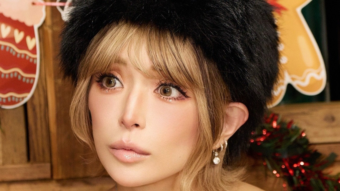 浜崎あゆみ 】 トレーニング風景を公開 「ハンドスタンドへの道」「18