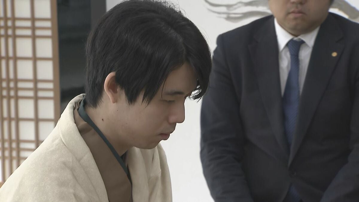 藤井聡太六冠(23) ｢競馬場が一望できる素晴らしい環境｣ 最年少で“永世竜王”の資格獲得なるか 京都競馬場で竜王戦第4局始まる