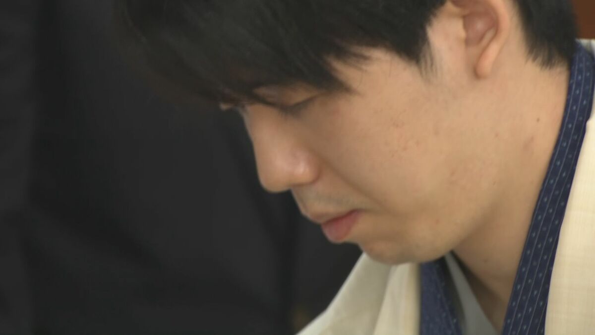 将棋の藤井聡太七冠(23) が3連覇目指す“王座戦五番勝負” シンガポールで開幕 伊藤匠叡王(22)と同学年対決 第1局は今夜決着見込み