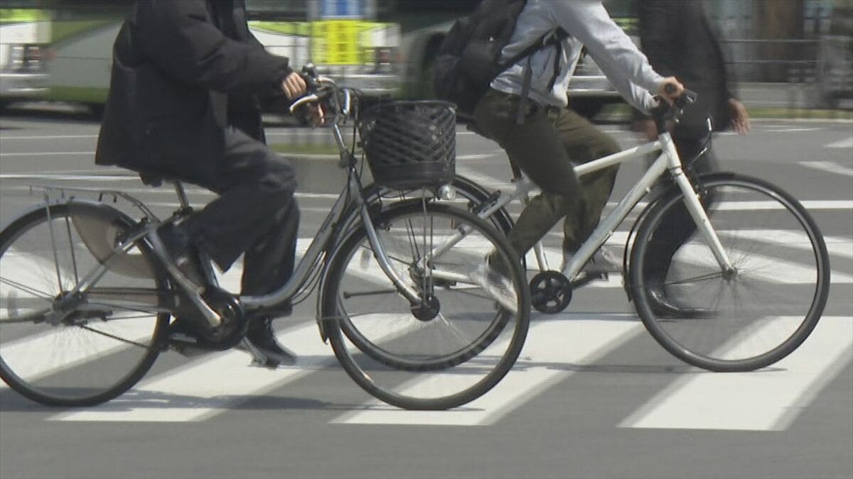 4月1日から自転車に青切符が導入　「ながら運転」1万2000円など危険な行為に反則金　駅前で100台の自転車を調査したら…　山梨
