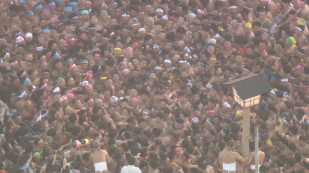 “天下の奇祭”国府宮はだか祭り 約1万人のはだか男が参加 一部の神事には女性も参加可能に　