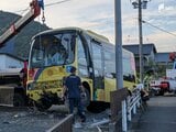 バス運転手が一時意識喪失 富士市で路線バスが家屋の外壁などに衝突し3人軽傷の事故=静岡・富士市 | 静岡のニュース | SBSNEWS | 静岡放送