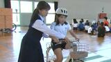 「安全に事故なく自転車を楽しんで」小学校で児童にPTAなどが自転車ヘルメットの貸し出し【香川・高松市】　|　岡山・香川のニュース | 天気 | RSK山陽放送
