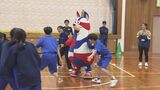特別支援学校の生徒たち 琉球キングスのマスコット“ゴーディー”と交流 トレーニングからゲームもプレー|TBS NEWS DIG
