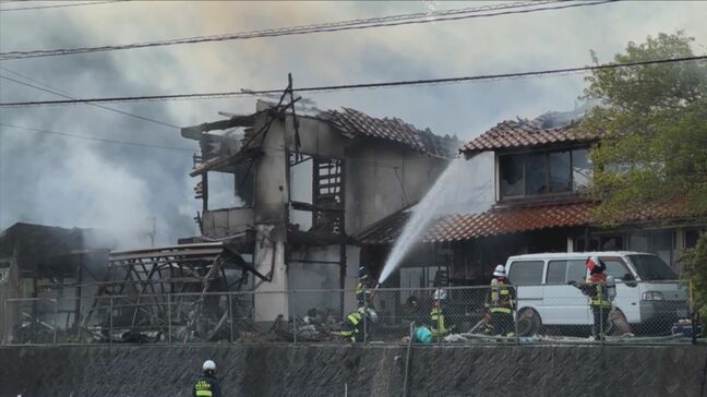 益田市で民家火災　母屋や車2台などを焼く　けが人の情報はなし|TBS NEWS DIG