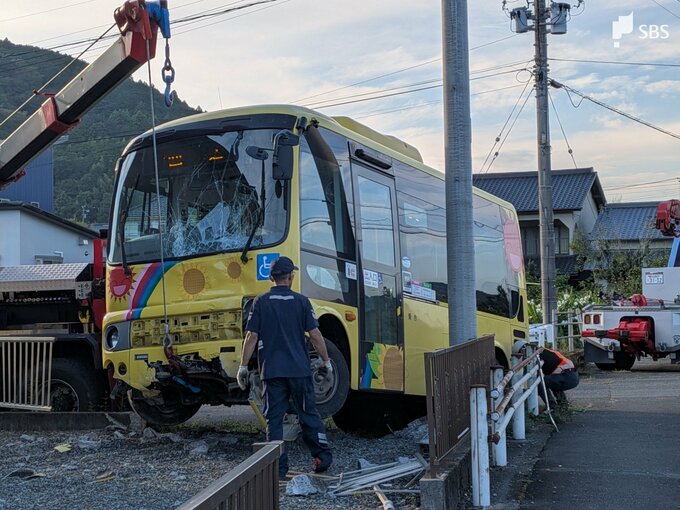 バス運転手が一時意識喪失 富士市で路線バスが家屋の外壁などに衝突し3人軽傷の事故＝静岡・富士市|TBS NEWS DIG