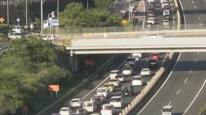 中央道・上り線　小仏トンネル～猿橋バス停付近まで27kmの渋滞　渋滞の中で事故も【午後５時30分現在】|TBS NEWS DIG