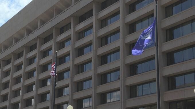 アメリカ郵政公社 「一時停止」発表の中国と香港からの小包受け付けを一転「継続」|TBS NEWS DIG