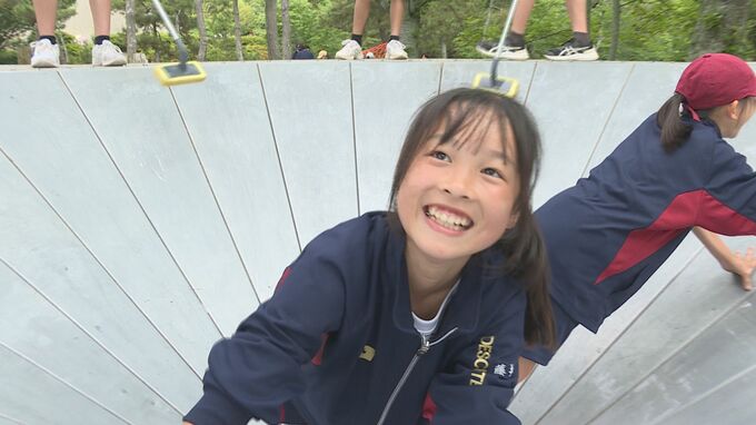 中学生が公園の彫刻を清掃「心が気持ちよくなった」身近にある芸術の魅力に触れる|TBS NEWS DIG