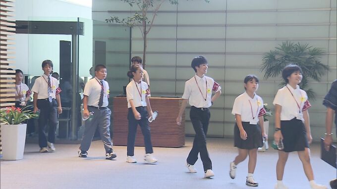 沖縄の魅力をアピール 「豆記者」沖縄の小中学生35人 高市早苗総理と面談|TBS NEWS DIG