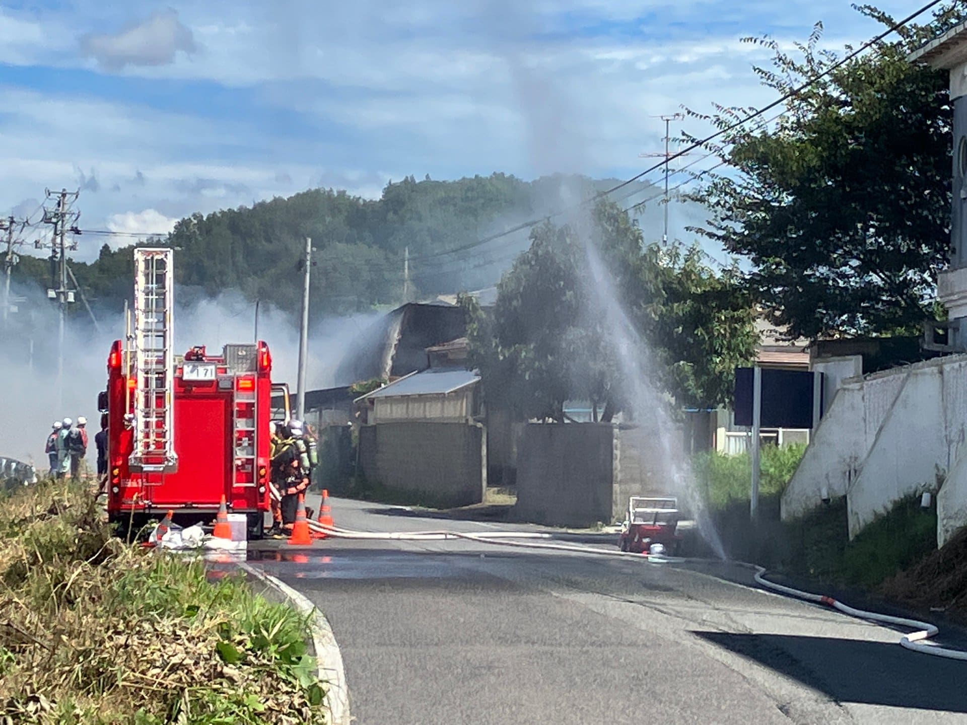 自動車整備工場で火災、82歳男性が顔にやけど 約2時間後に鎮火 福島