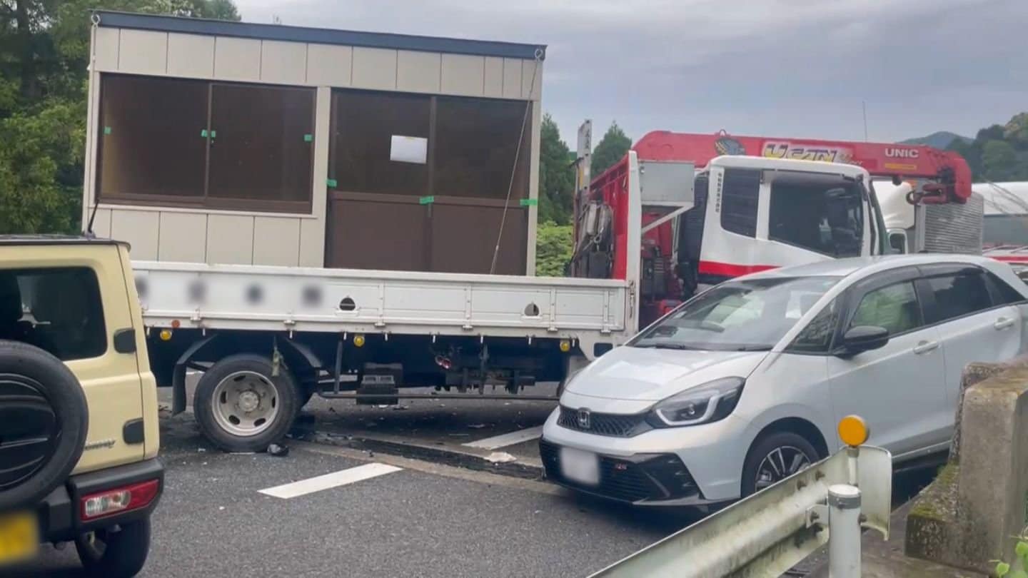 薩摩川内市で車3台絡む事故 1人が病院へ搬送 鹿児島 | 鹿児島の