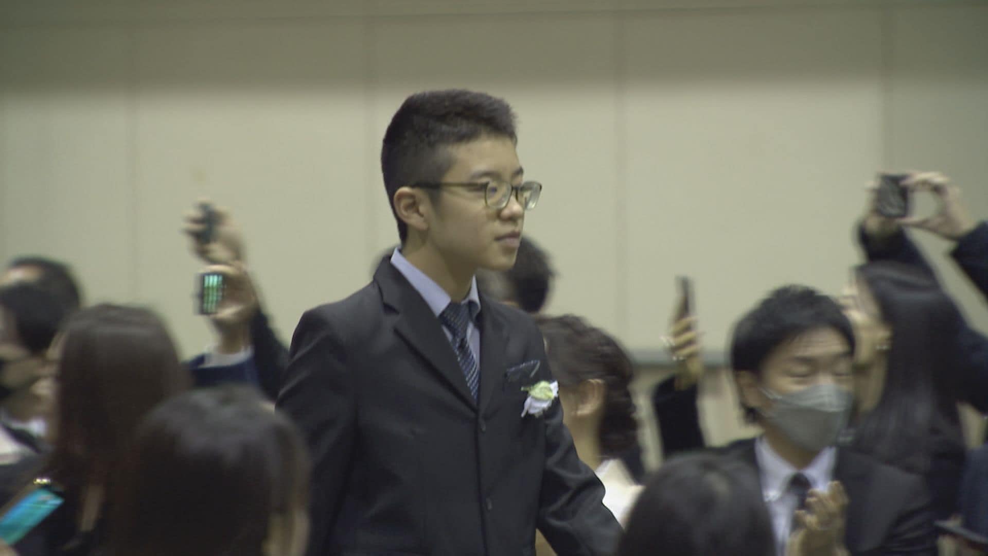 愛知県の公立小学校で卒業式　約6万7000人が母校を巣立つ　在校生も出席する｢コロナ禍｣以前の光景も