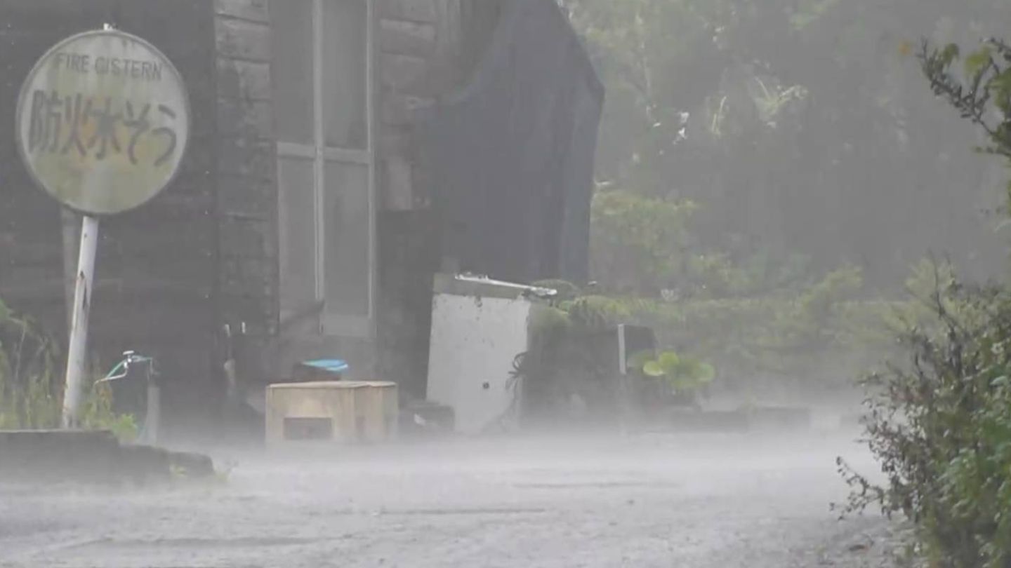 雨 沖縄本島、昼過ぎにかけ激しい雨の見込み 朝の通勤時間帯も直撃（4